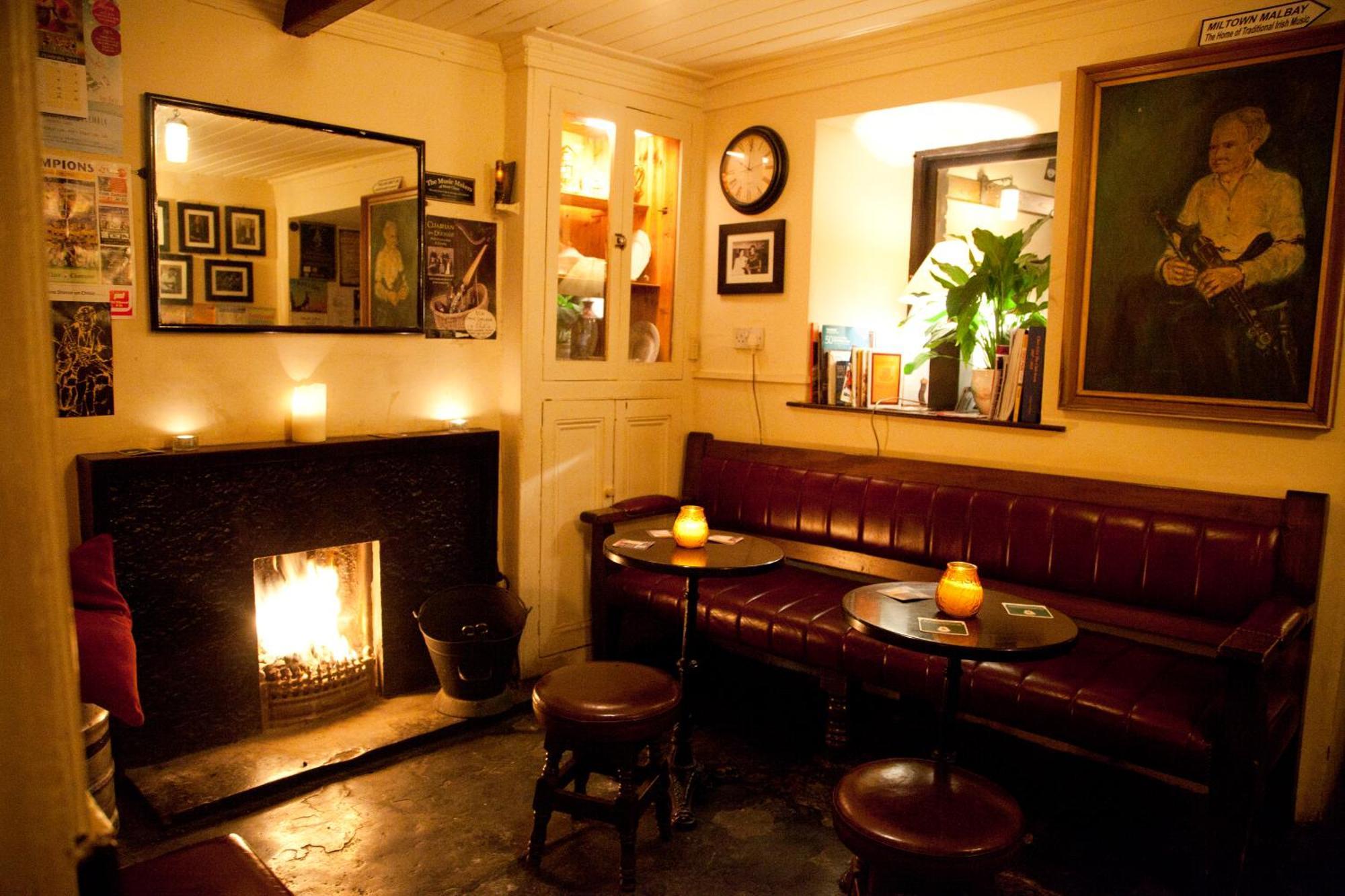 The Townhouse Bed & Breakfast Milltown Malbay Exterior photo